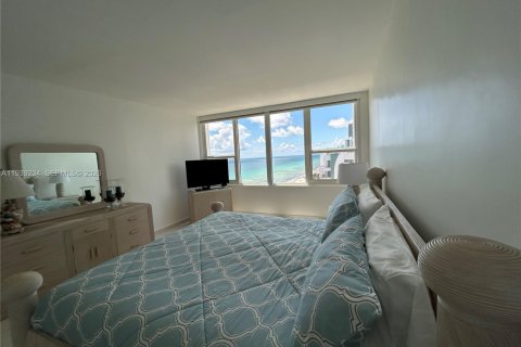 Condo in Hollywood, Florida, 2 bedrooms  № 1997548 - photo 21