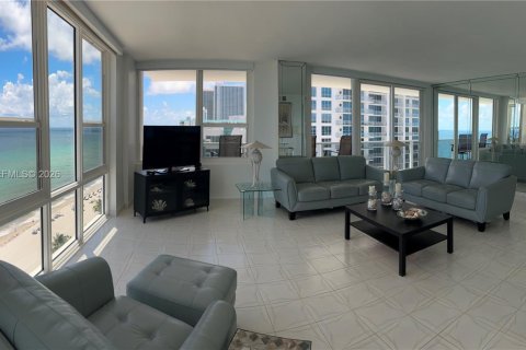 Condo in Hollywood, Florida, 2 bedrooms  № 1997548 - photo 5