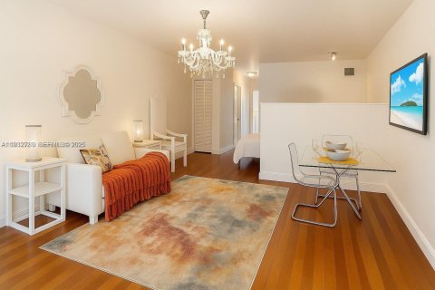 Condominio en venta en Miami Beach, Florida, 47.84 m2 № 1993885 - foto 2