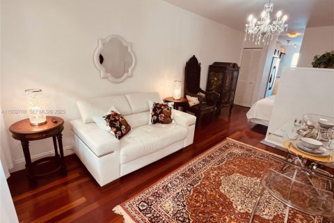 Condominio en venta en Miami Beach, Florida, 47.84 m2 № 1993885 - foto 8