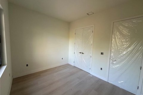 House in Port Charlotte, Florida 4 bedrooms, 200.02 sq.m. № 2108977 - photo 15