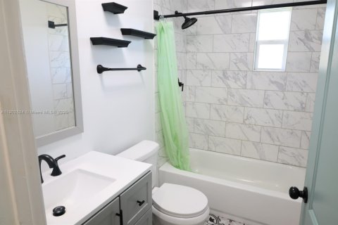 Villa ou maison à vendre à Lehigh Acres, Floride: 4 chambres, 107.02 m2 № 1953973 - photo 17