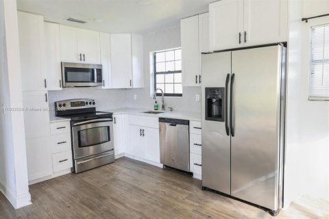 Villa ou maison à vendre à Lehigh Acres, Floride: 4 chambres, 107.02 m2 № 1953973 - photo 5