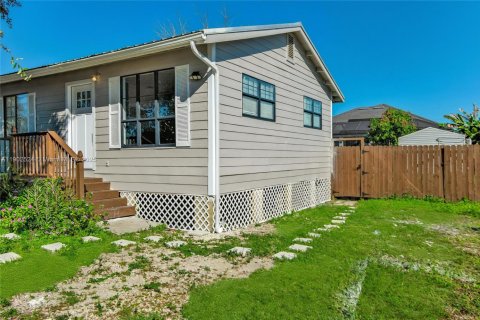 Villa ou maison à vendre à Lehigh Acres, Floride: 4 chambres, 107.02 m2 № 1953973 - photo 2