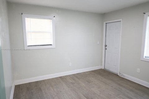 Villa ou maison à vendre à Lehigh Acres, Floride: 4 chambres, 107.02 m2 № 1953973 - photo 7