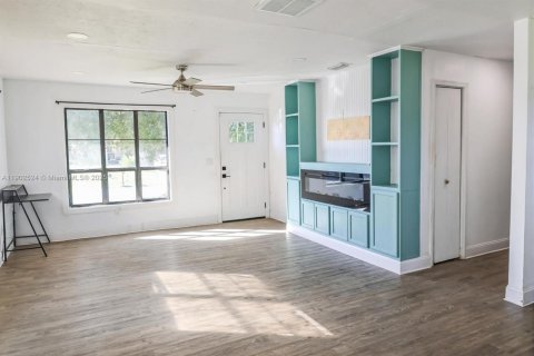 Villa ou maison à vendre à Lehigh Acres, Floride: 4 chambres, 107.02 m2 № 1953973 - photo 4