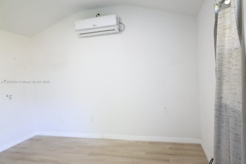 Villa ou maison à vendre à Lehigh Acres, Floride: 4 chambres, 107.02 m2 № 1953973 - photo 20