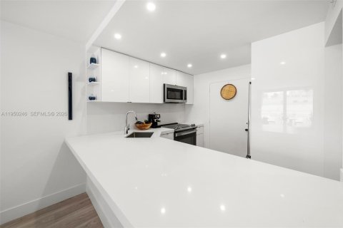 Купить кондоминиум в Майами-Бич, Флорида 1 спальня, 60.94м2, № 2006796 - фото 5