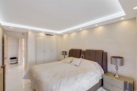 Condo in Bal Harbour, Florida, 2 bedrooms  № 1936148 - photo 20