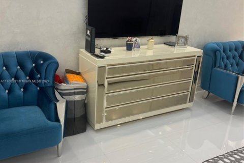 Condo in Bal Harbour, Florida, 2 bedrooms  № 1936148 - photo 24