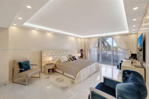 Condo in Bal Harbour, Florida, 2 bedrooms  № 1936148 - photo 18