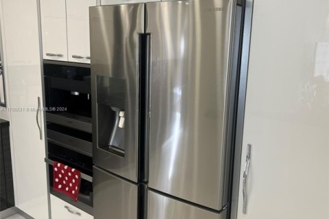 Condo in Bal Harbour, Florida, 2 bedrooms  № 1936148 - photo 10