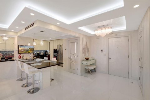 Condo in Bal Harbour, Florida, 2 bedrooms  № 1936148 - photo 7