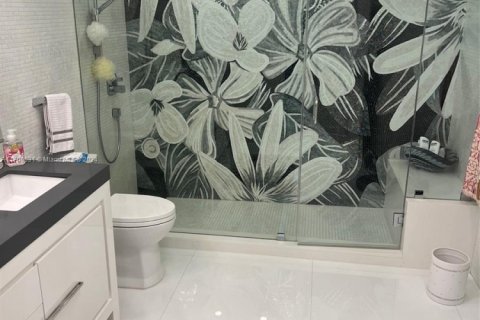 Condo in Bal Harbour, Florida, 2 bedrooms  № 1936148 - photo 17