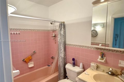 Condominio en venta en Miami Gardens, Florida, 1 dormitorio, 66.05 m2 № 2170675 - foto 10