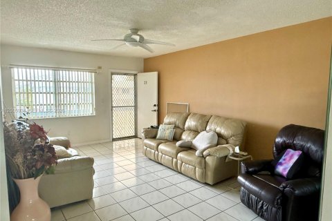 Condominio en venta en Miami Gardens, Florida, 1 dormitorio, 66.05 m2 № 2170675 - foto 4