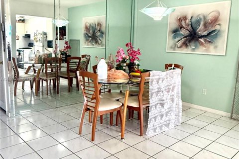 Condominio en venta en Miami Gardens, Florida, 1 dormitorio, 66.05 m2 № 2170675 - foto 8
