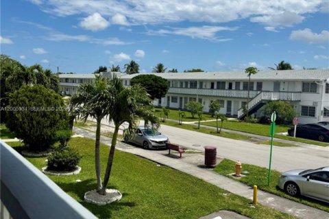 Condominio en venta en Miami Gardens, Florida, 1 dormitorio, 66.05 m2 № 2170675 - foto 13