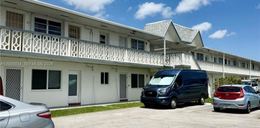 Condominio en Miami Gardens, Florida, 1 dormitorio  № 2170675