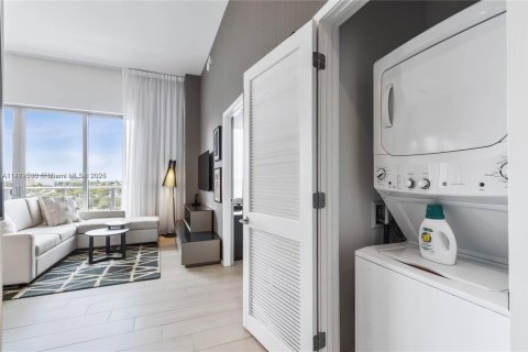 Condo in Hollywood, Florida, 1 bedroom  № 2193768 - photo 3