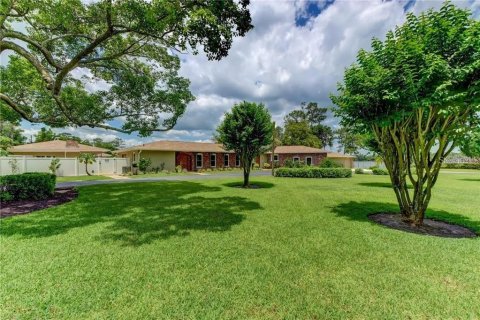 House in DeLand, Florida 5 bedrooms, 552.4 sq.m. № 1675292 - photo 5
