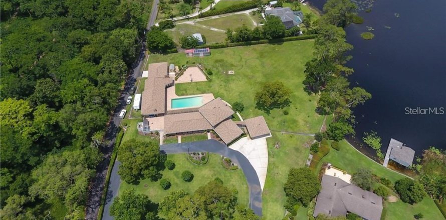 House in DeLand, Florida 5 bedrooms, 552.4 sq.m. № 1675292