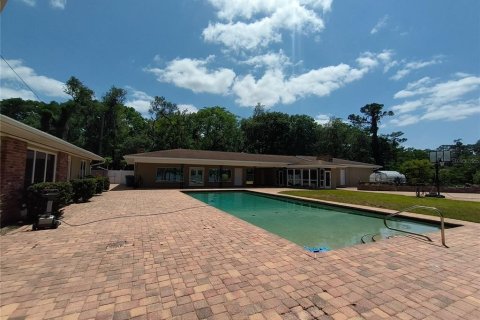 House in DeLand, Florida 5 bedrooms, 552.4 sq.m. № 1675292 - photo 3