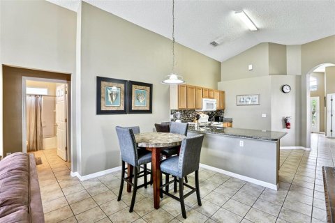 Villa ou maison à vendre à Kissimmee, Floride: 5 chambres, 180.23 m2 № 2224396 - photo 6