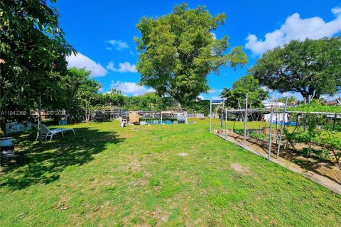 Casa en venta en Miami, Florida, 3 dormitorios, 184.04 m2 № 2001677 - foto 4