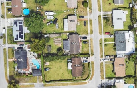 Casa en venta en Miami, Florida, 3 dormitorios, 184.04 m2 № 2001677 - foto 10