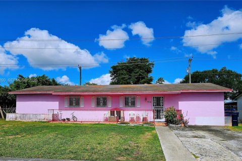 Casa en Miami, Florida 3 dormitorios, 184.04 m2 № 2001677