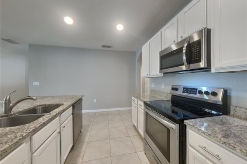 House in Mount Dora, Florida 4 bedrooms, 171.5 sq.m. № 2116447 - photo 5