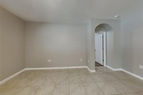 House in Mount Dora, Florida 4 bedrooms, 171.5 sq.m. № 2116447 - photo 3