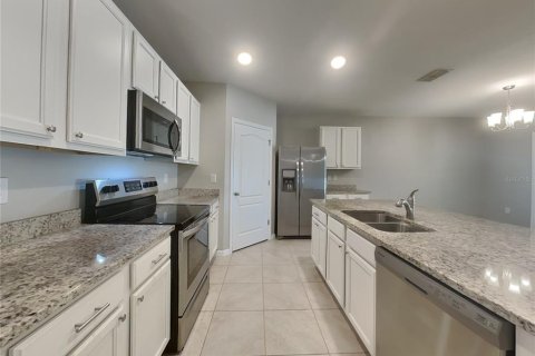 House in Mount Dora, Florida 4 bedrooms, 171.5 sq.m. № 2116447 - photo 6