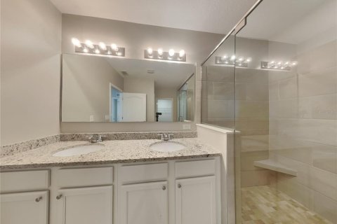 House in Mount Dora, Florida 4 bedrooms, 171.5 sq.m. № 2116447 - photo 8