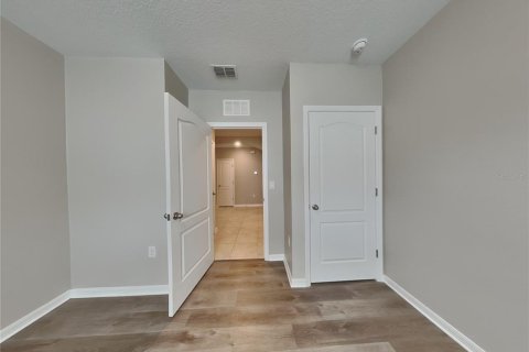 House in Mount Dora, Florida 4 bedrooms, 171.5 sq.m. № 2116447 - photo 9