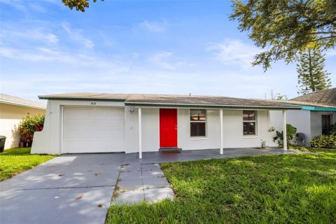 House in Dunedin, Florida 2 bedrooms, 93.65 sq.m. № 1812753 - photo 1