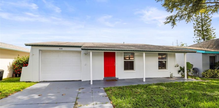 House in Dunedin, Florida 2 bedrooms, 93.65 sq.m. № 1812753