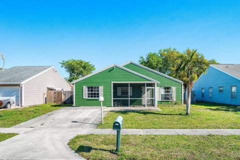 House in Lake Worth, Florida 3 bedrooms, 138.89 sq.m. № 2087455