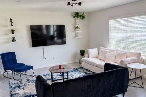 Villa ou maison à louer à Zephyrhills, Floride: 4 chambres, 258.73 m2 № 2415191 - photo 8