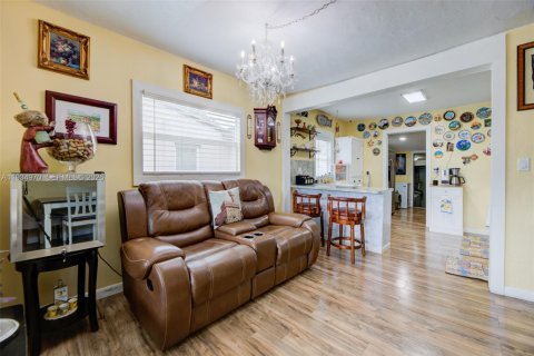 Casa en venta en Miami, Florida, 2 dormitorios, 74.88 m2 № 2002295 - foto 4