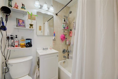 Casa en venta en Miami, Florida, 2 dormitorios, 74.88 m2 № 2002295 - foto 20