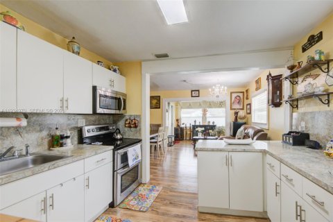 Casa en venta en Miami, Florida, 2 dormitorios, 74.88 m2 № 2002295 - foto 11