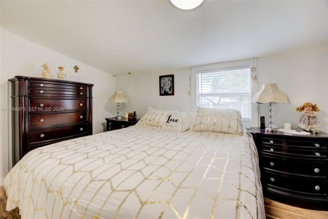 Casa en venta en Miami, Florida, 2 dormitorios, 74.88 m2 № 2002295 - foto 16