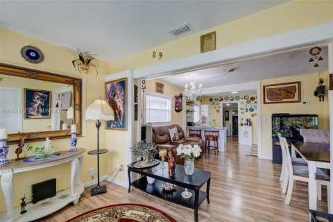 Casa en Miami, Florida 2 dormitorios, 74.88 m2 № 2002295