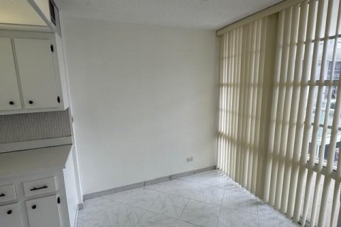 Condo in Sunny Isles Beach, Florida, 2 bedrooms № 2082033 - photo 10