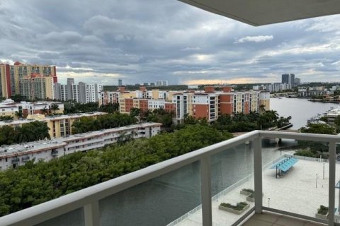 Condo in Sunny Isles Beach, Florida, 2 bedrooms № 2082033 - photo 13