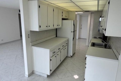 Condo in Sunny Isles Beach, Florida, 2 bedrooms № 2082033 - photo 8