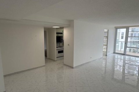 Condo in Sunny Isles Beach, Florida, 2 bedrooms № 2082033 - photo 2