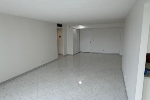 Condo in Sunny Isles Beach, Florida, 2 bedrooms № 2082033 - photo 4